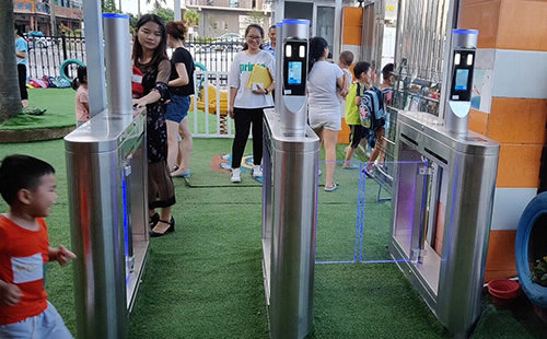 德翼為您介紹人臉識(shí)別智慧校園