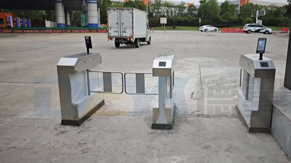 票務(wù)閘機(jī)：現(xiàn)代出行場(chǎng)景的智能通行守護(hù)者